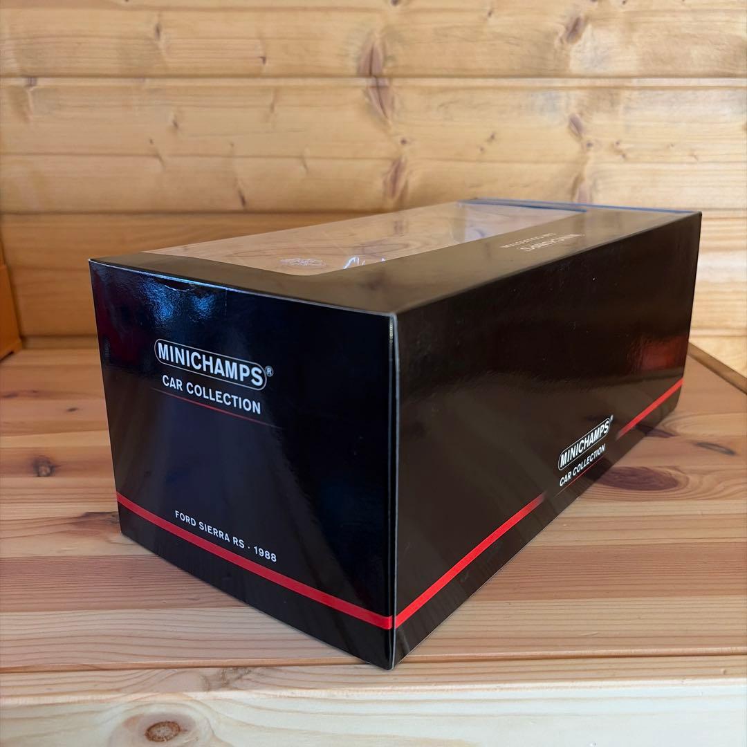 美品　MINICHAMPS 1/18 フォード エスコート RS ホワイト