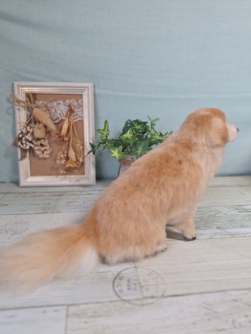 フェルト製犬の置物 約15cm ベージュ