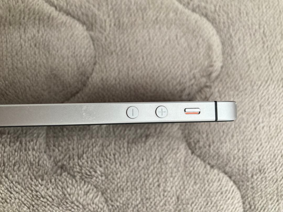 SIMフリー iPhone SE 第1世代 32GB