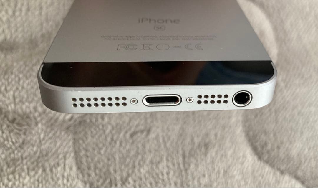 SIMフリー iPhone SE 第1世代 32GB