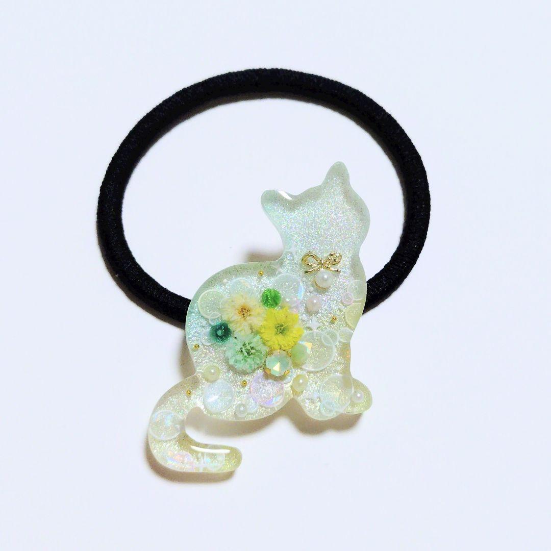 No.631　レジン ヘアゴム マグネット ピンバッジ 猫ねこカスミソウ