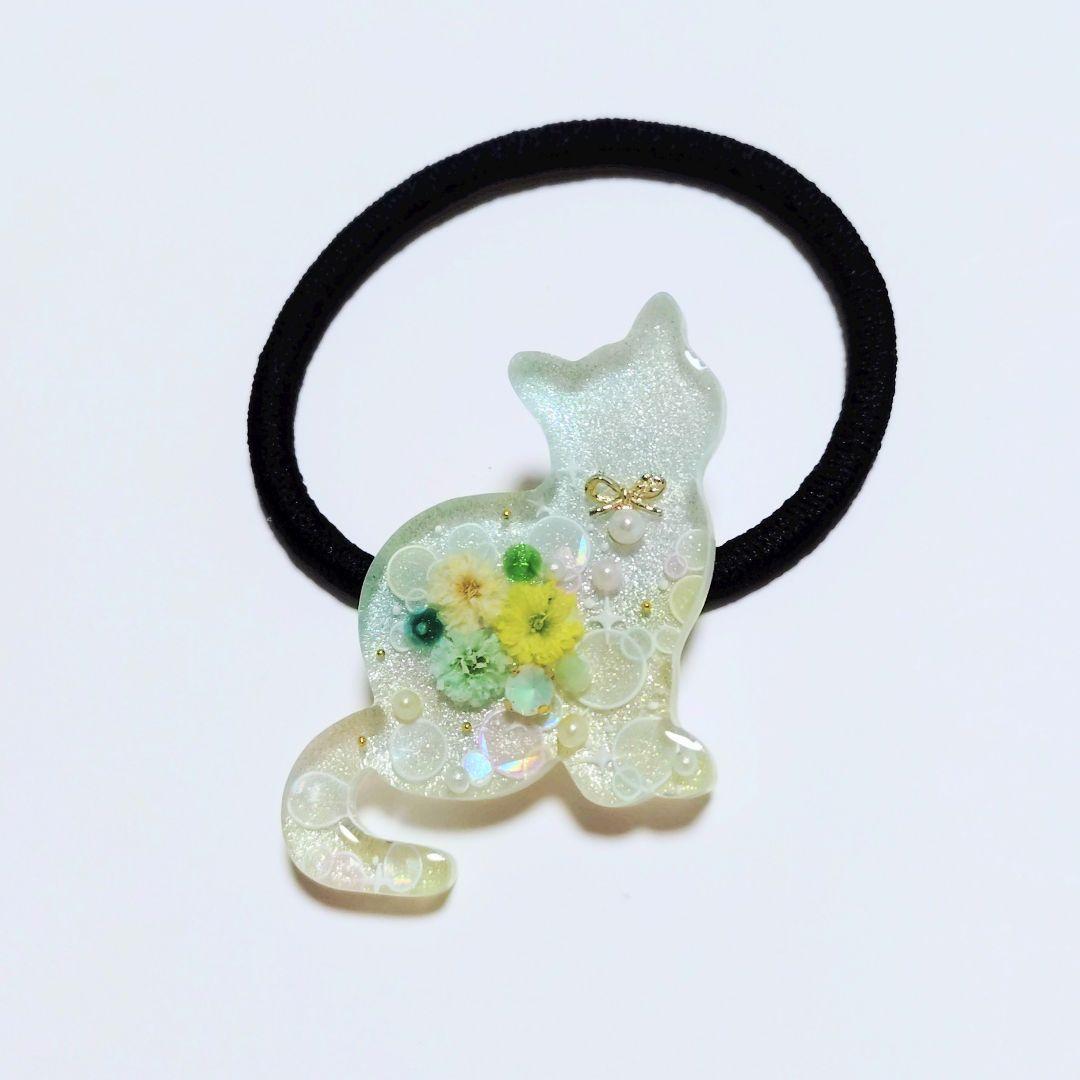 No.631　レジン ヘアゴム マグネット ピンバッジ 猫ねこカスミソウ