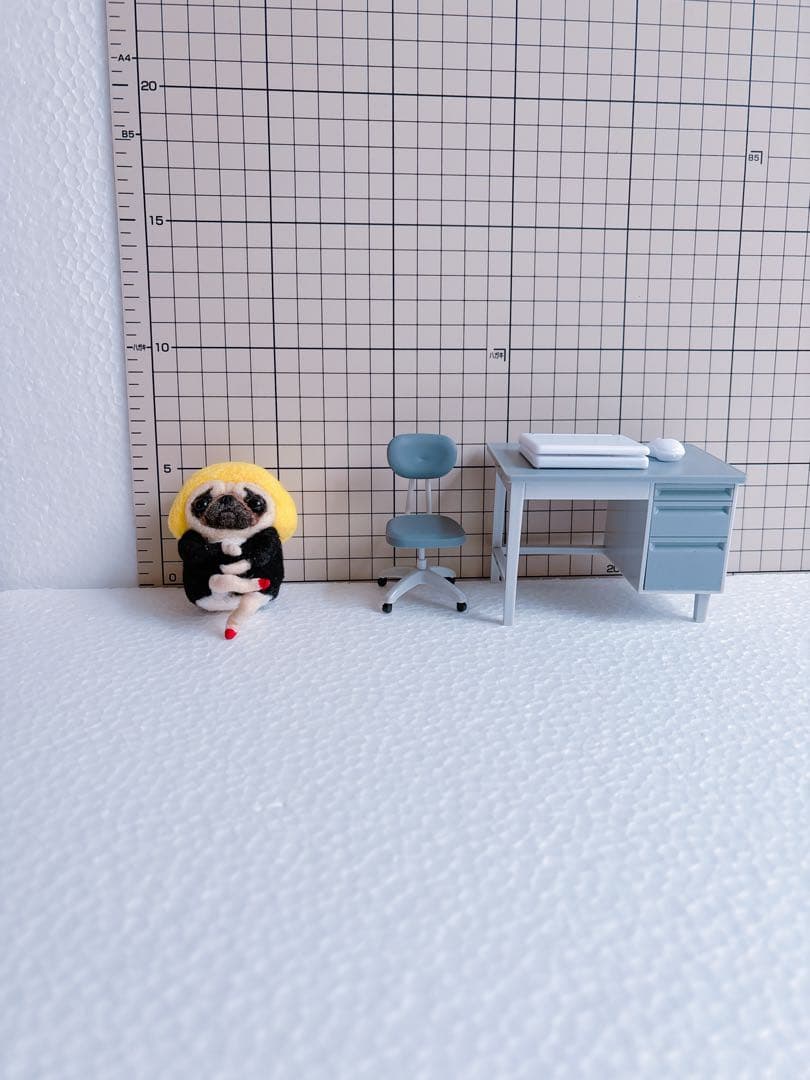 羊毛フェルトパグちゃんキャリアウーマン