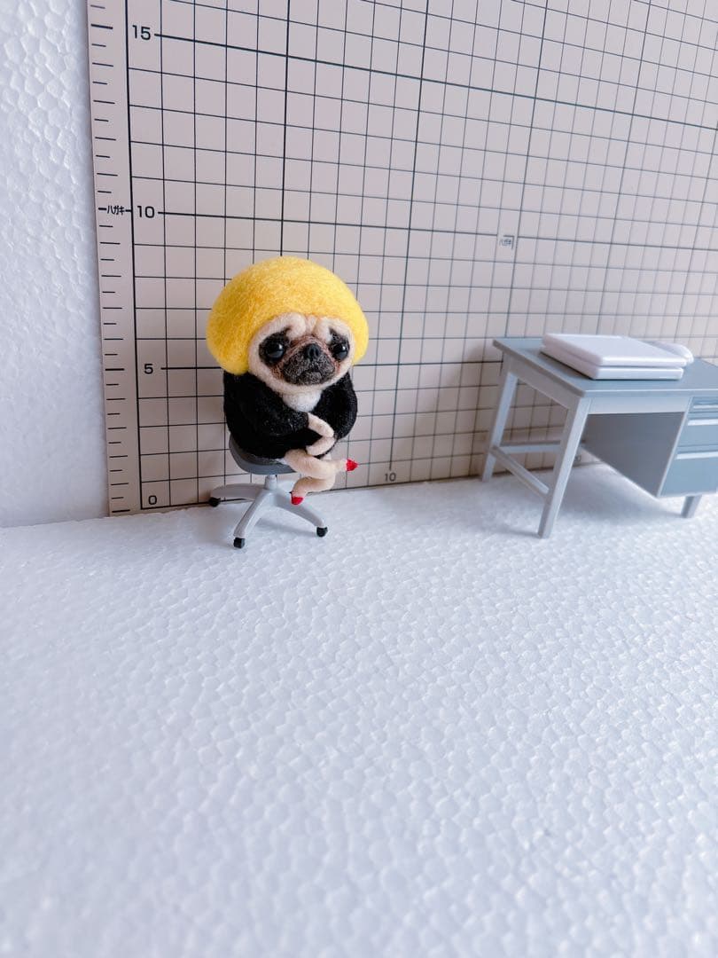 羊毛フェルトパグちゃんキャリアウーマン