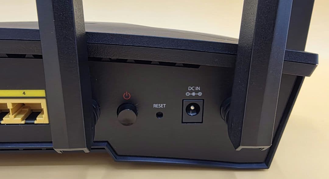 Synology RT6600ax トライバンドWi-Fi 6ルーター ①