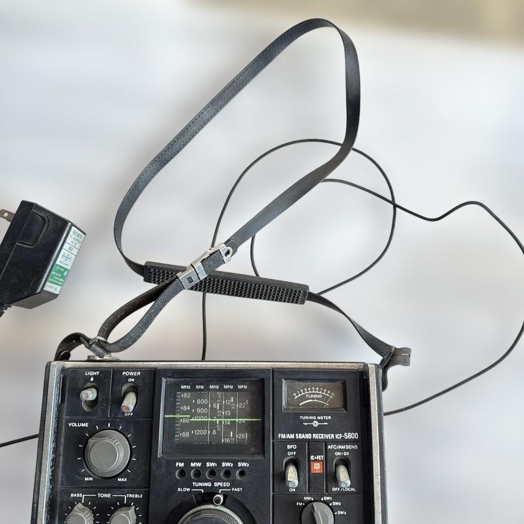 SONY FM/AM 5バンド受信機 ICF-5800 ベルト付　昭和