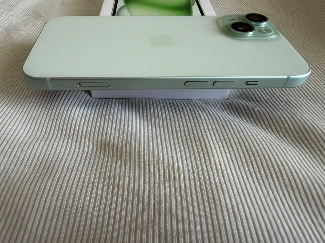 iPhone 15グリーン 本体、新品フィルム付き