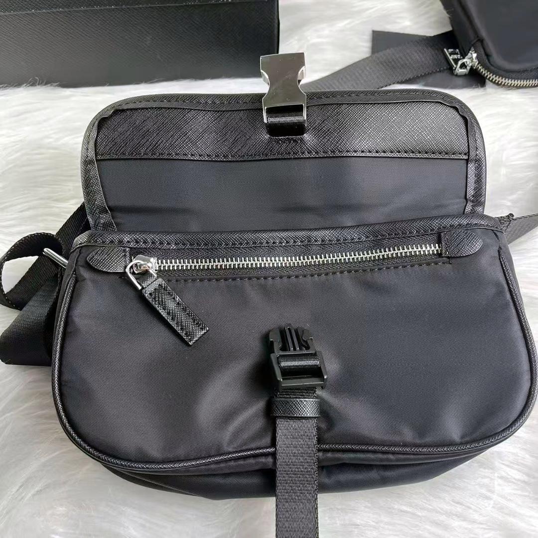 美品 PRADAノベルテ ブラック ショルダーバッグ