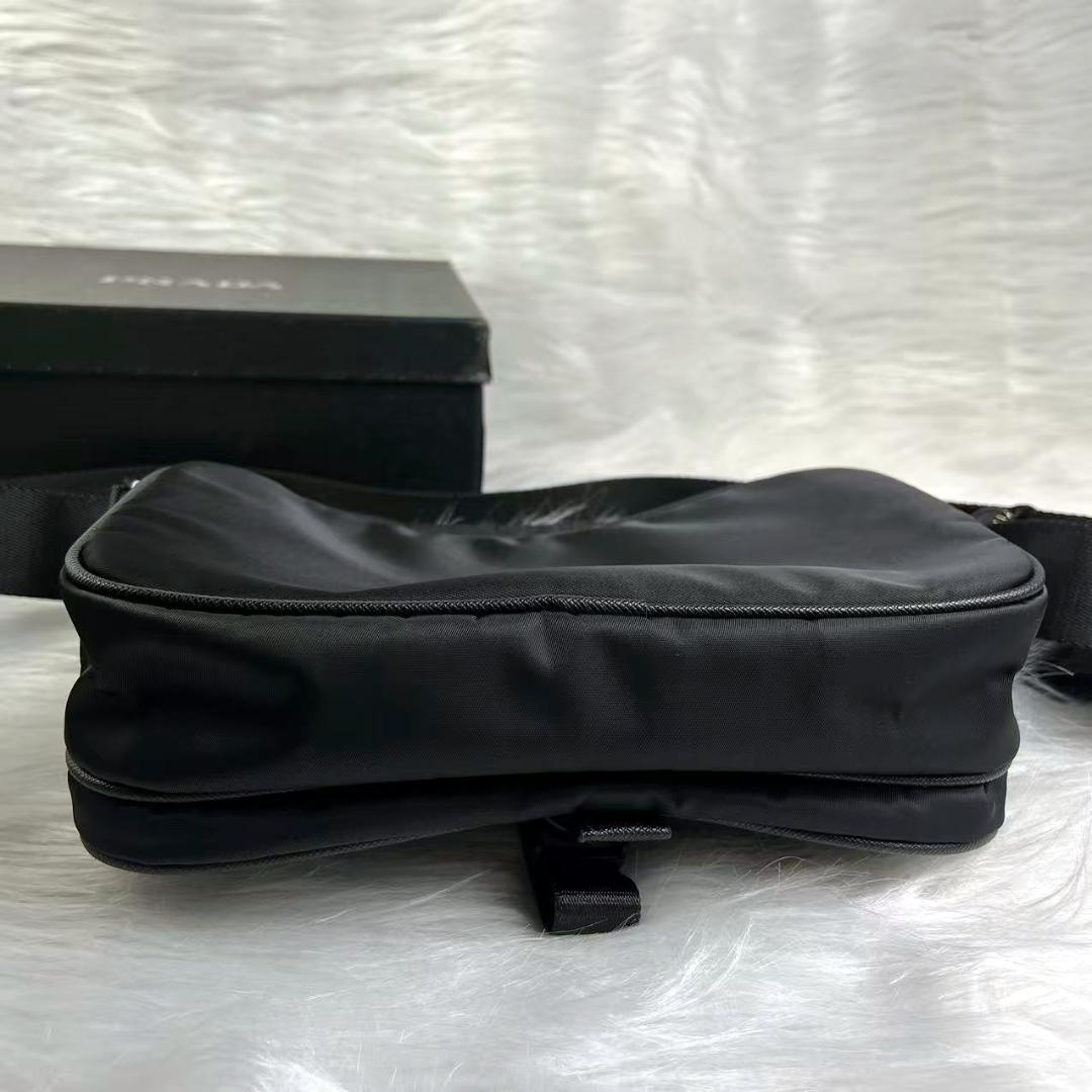 美品 PRADAノベルテ ブラック ショルダーバッグ
