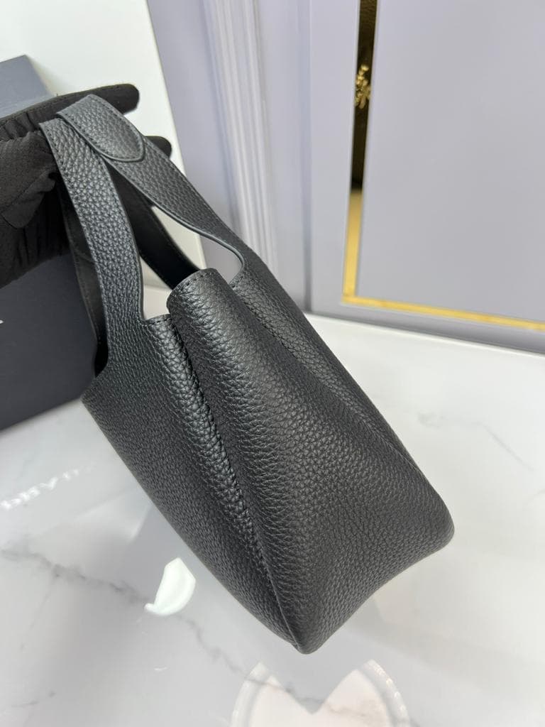 極美品！ブラック　ハンドバッグ　レザー