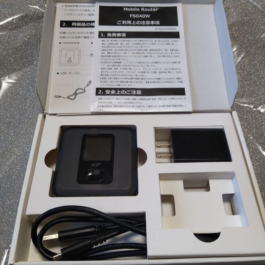 ②FUJISOFT モバイルルーター FS040W　ケースつき