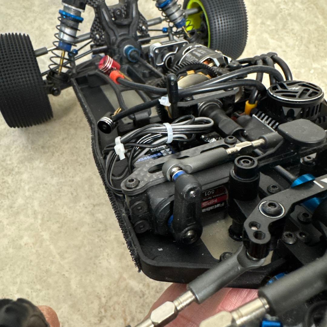 アソシエイテッド RC10 B74.2 CE (組立メカ搭載済み)