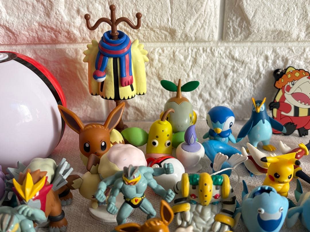 ポケモン　まとめ売り　68体　リザードン　カメックス　ピカチュウ　ブラッキー