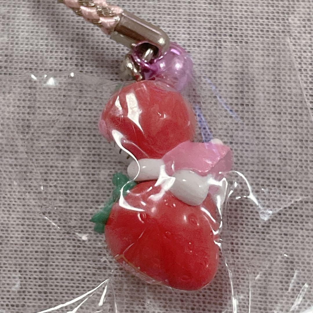 ご当地キティ♡激レア♡栃木限定 抱きつきバージョンいちごキティちゃん根付け