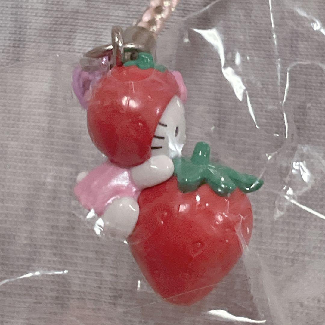ご当地キティ♡激レア♡栃木限定 抱きつきバージョンいちごキティちゃん根付け