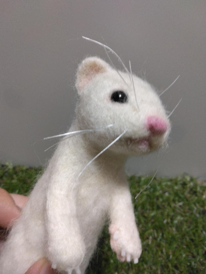 羊毛フェルト　フェレット　(白）　ぬいぐるみ