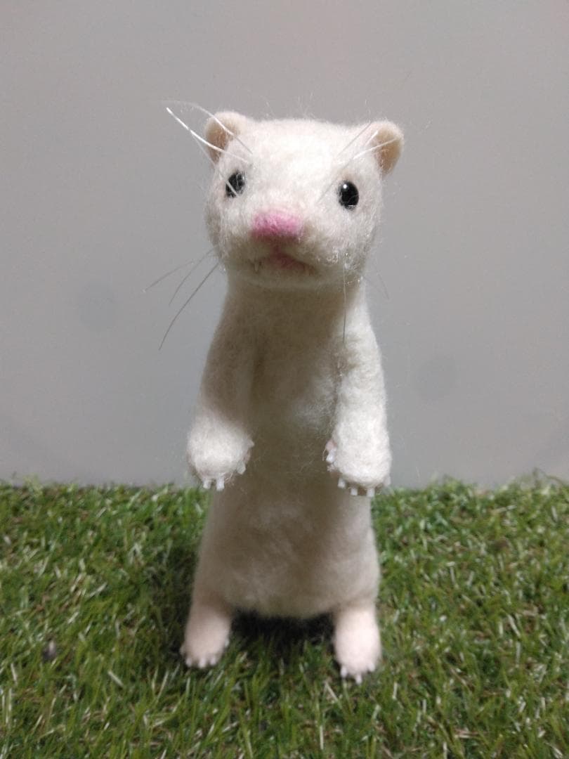 羊毛フェルト　フェレット　(白）　ぬいぐるみ