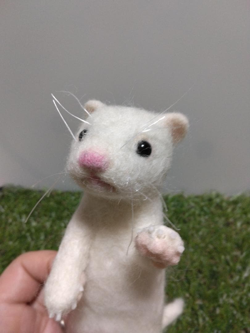 羊毛フェルト　フェレット　(白）　ぬいぐるみ