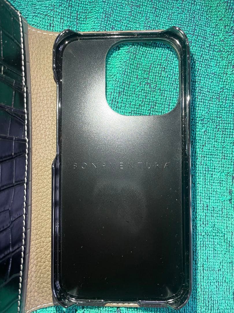 ボナベンチュラ　ダイアリーケース エンボスクロコレザー　iPhone15pro用