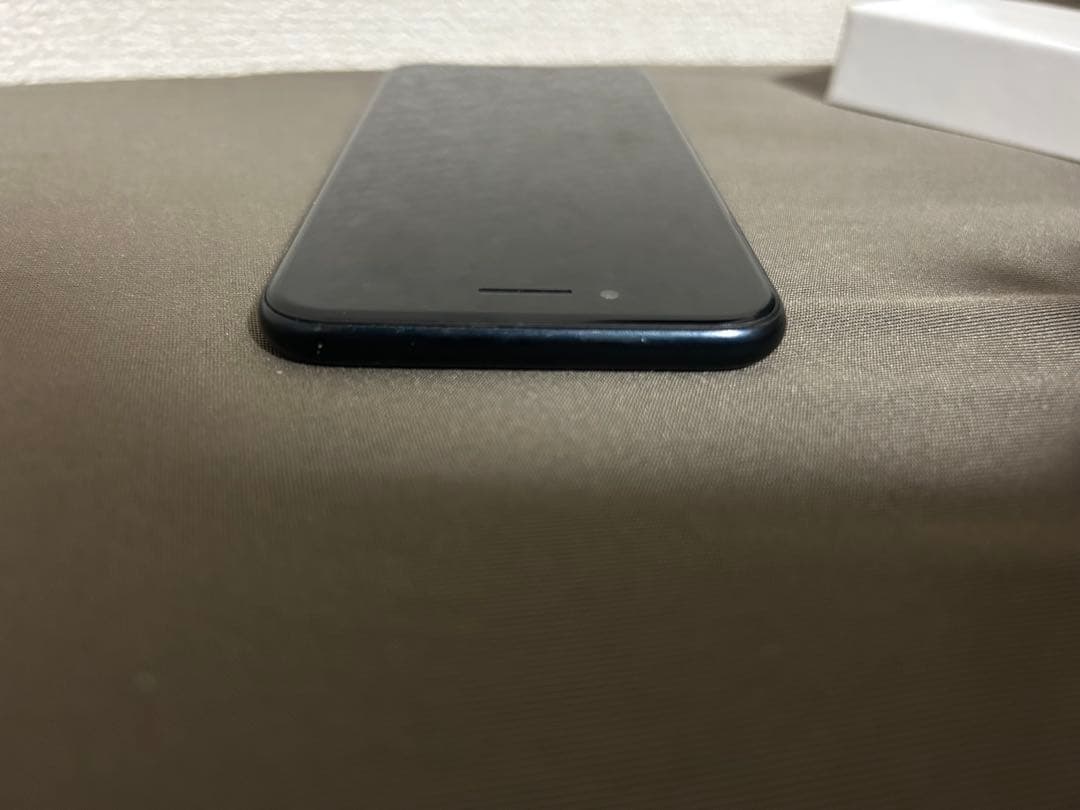 ぶ*ー様 【美品】iPhone SE3 64GB SIMフリー ケース付 バッテ