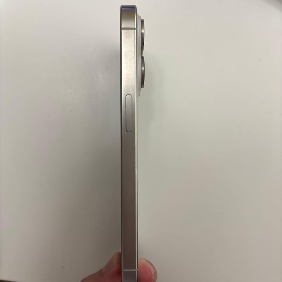 【値下】iPhone 15 Pro ホワイトチタニウム 純正MagSafeケース