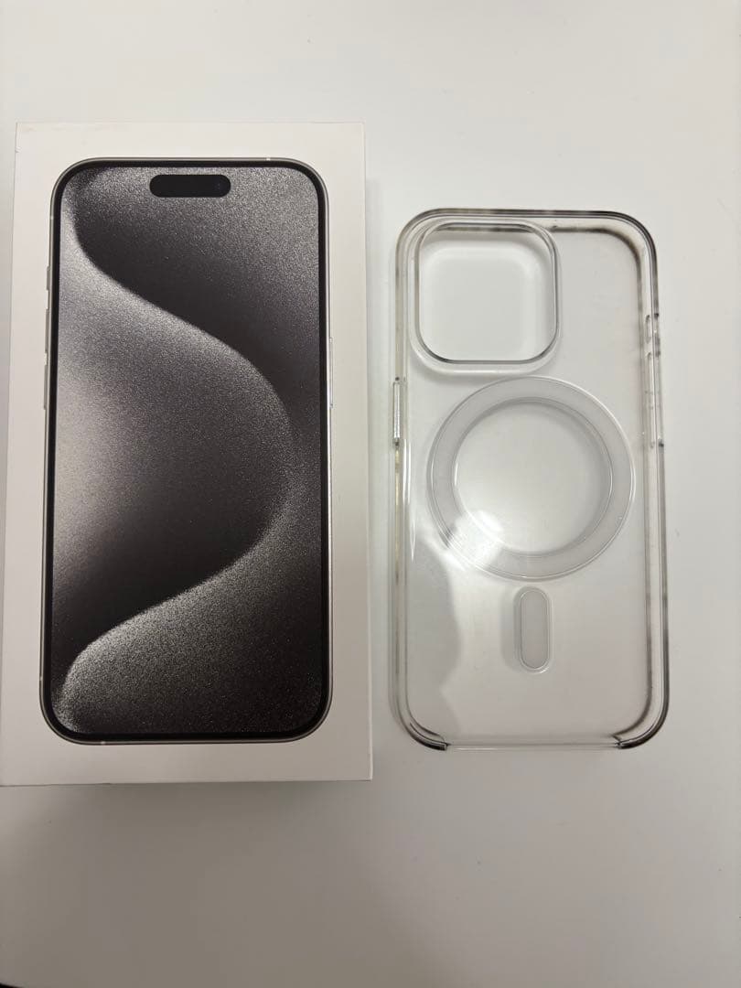 【値下】iPhone 15 Pro ホワイトチタニウム 純正MagSafeケース