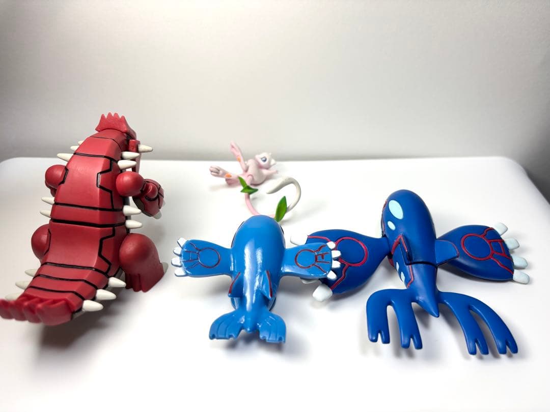 グラードン　カイオーガのフィギュア