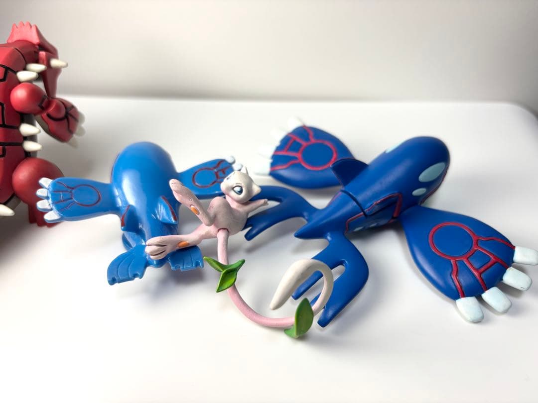 グラードン　カイオーガのフィギュア