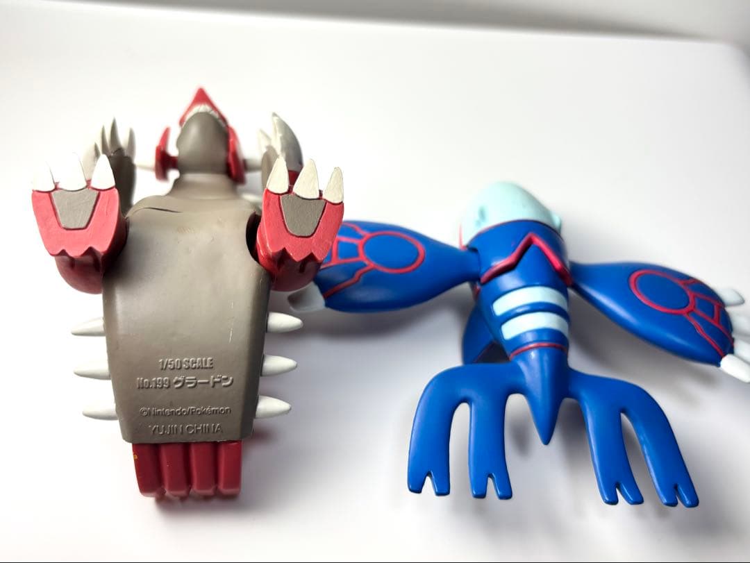 グラードン　カイオーガのフィギュア