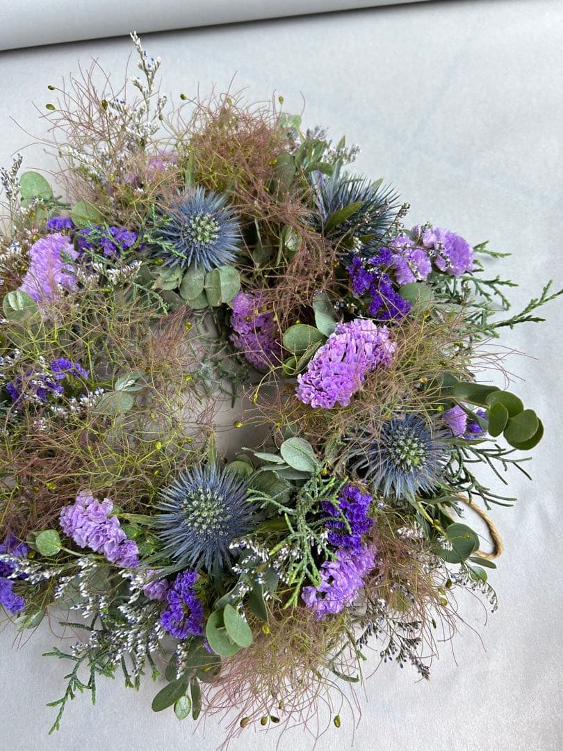 紫色のドライフラワーリース　スモークツリー