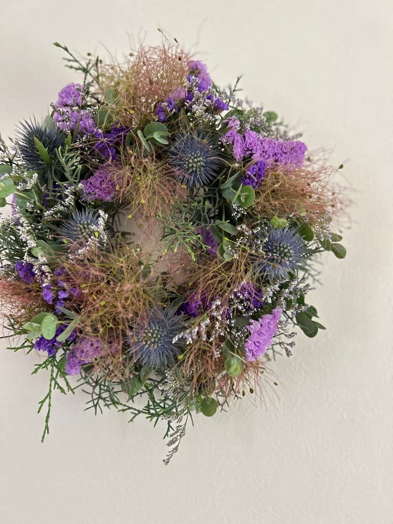 紫色のドライフラワーリース　スモークツリー