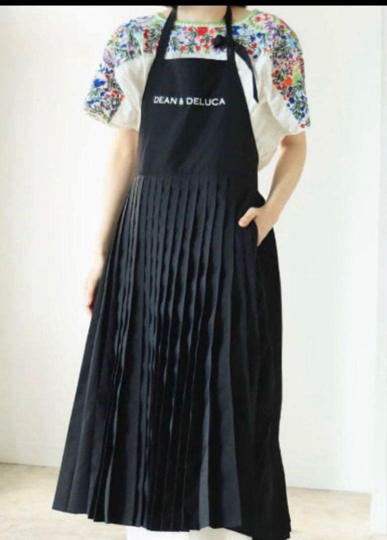 DEAN＆DELUCA×BEAMS COUTUREプリーツエプロンドレス