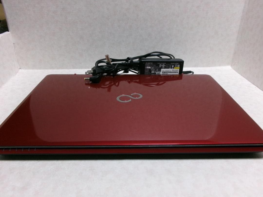富士通 LIFEBOOK 15.6インチ 赤/カメラ/Bluetooth/