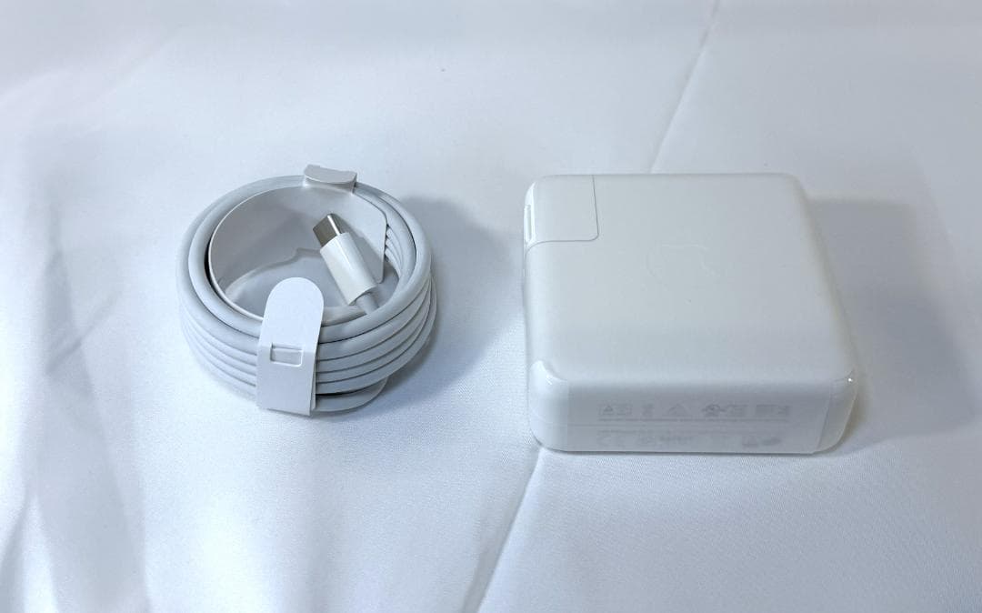 【極美品】 MacBook Pro 13 M2 16GB 512GB シルバー