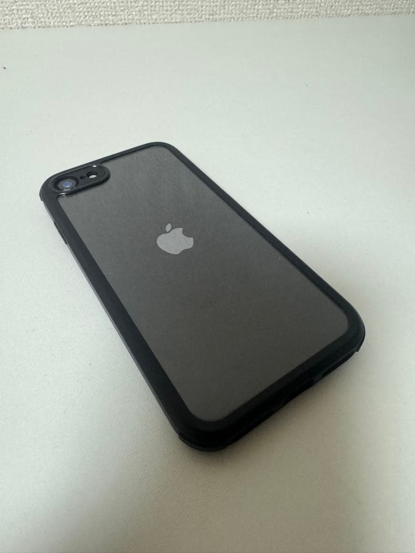 iPhone SEブラック 第二世代｜イヤホン付き