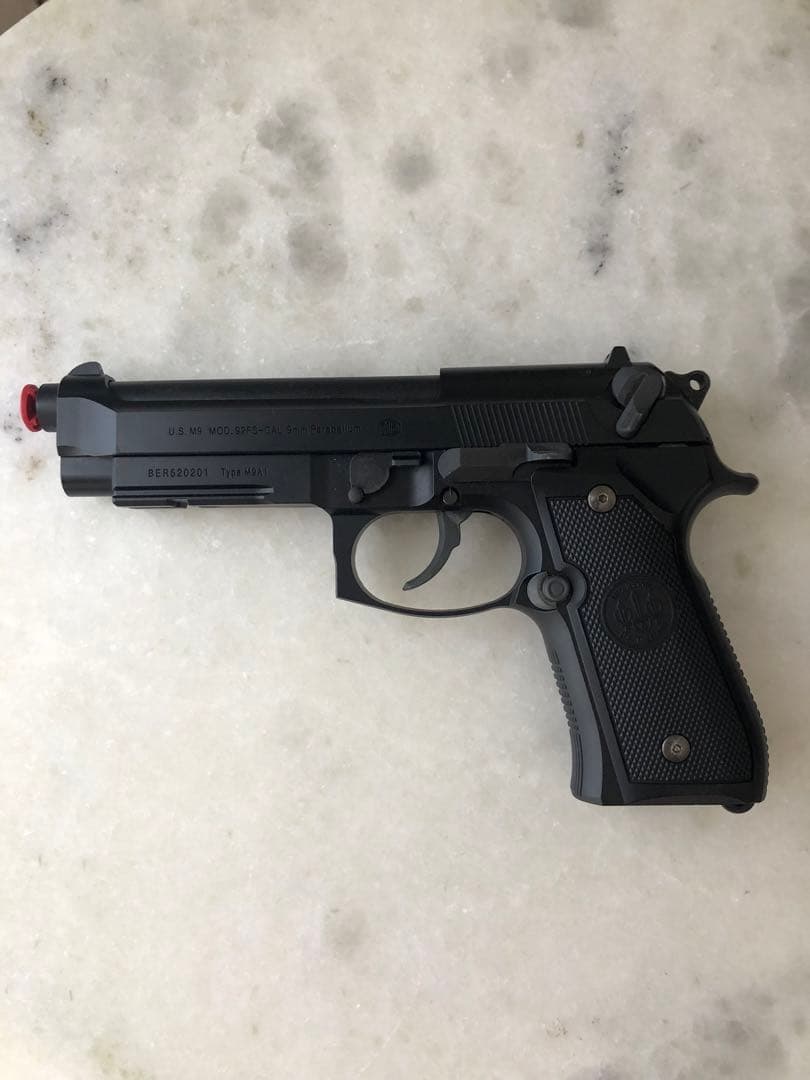 ガスガン ブラック マガジン2本付き