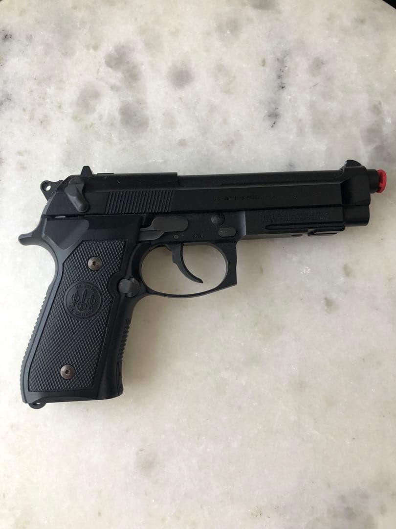 ガスガン ブラック マガジン2本付き