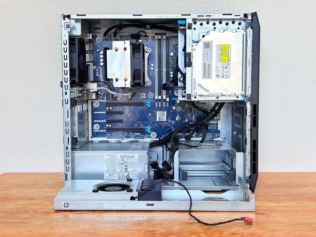 ベアボーン状態のHP Z2 Tower G5 （Xeon W-1250付き）