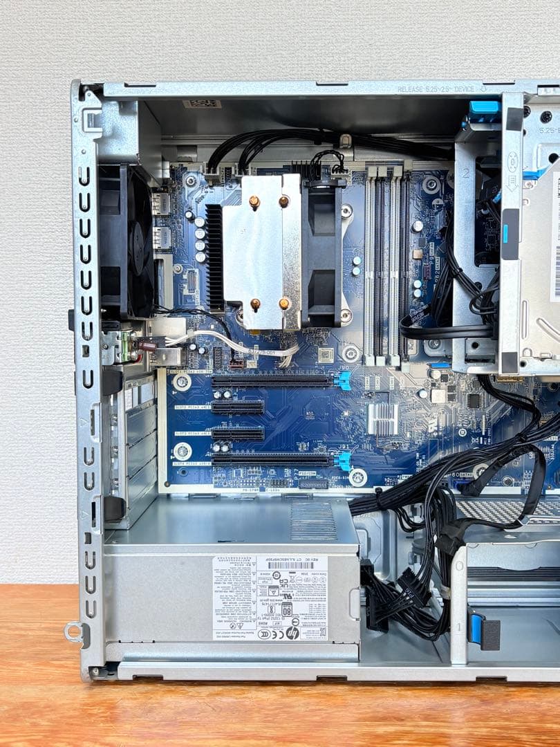 ベアボーン状態のHP Z2 Tower G5 （Xeon W-1250付き）
