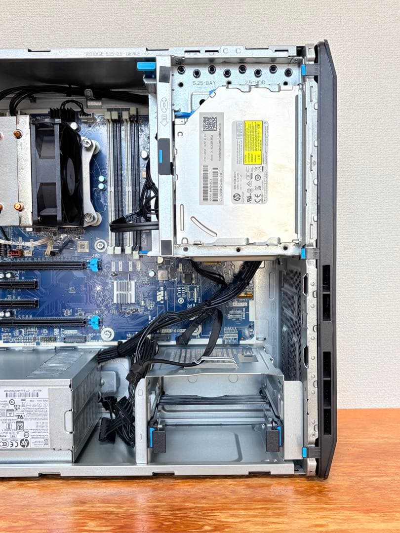 ベアボーン状態のHP Z2 Tower G5 （Xeon W-1250付き）
