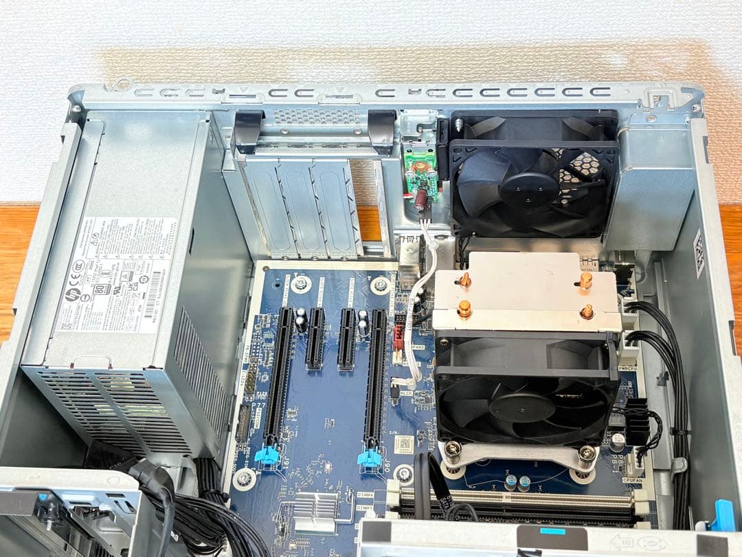 ベアボーン状態のHP Z2 Tower G5 （Xeon W-1250付き）