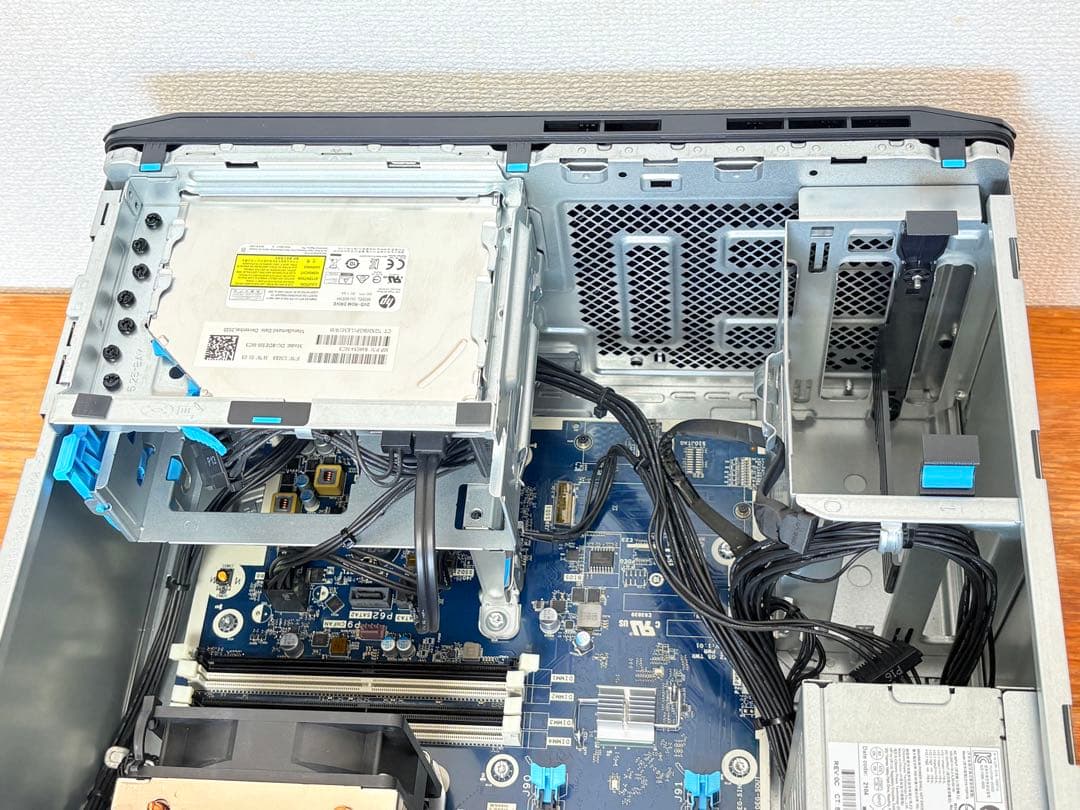 ベアボーン状態のHP Z2 Tower G5 （Xeon W-1250付き）
