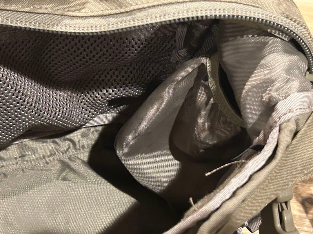 ヘリコンテックス　ショルダーバッグ ポーチ付き