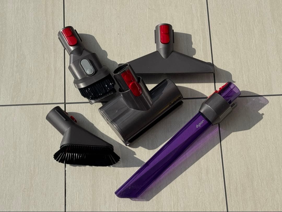 dyson V8 Slim Fluffy 付属品、スタンド付