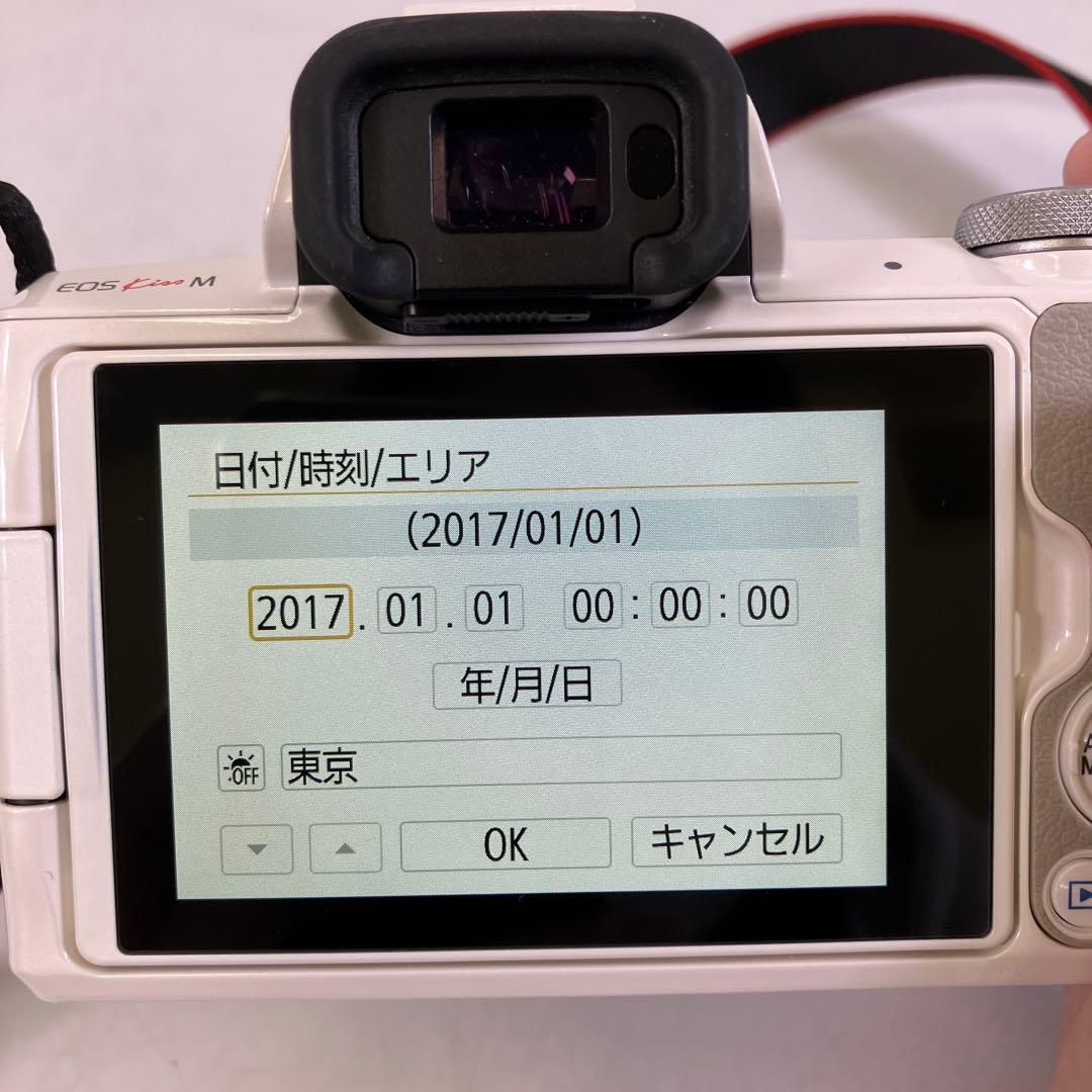 Canon EOS Kiss M レンズキット 15-45mmレンズ