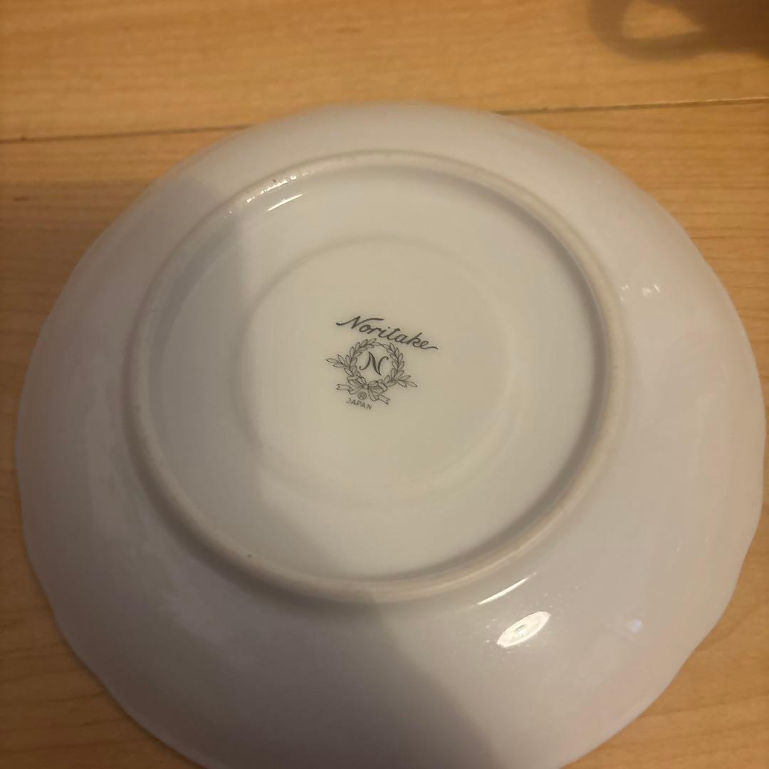 ノリタケ　NORITAKE 散らし花シリーズ　ティーセット　カップ　ソーサー