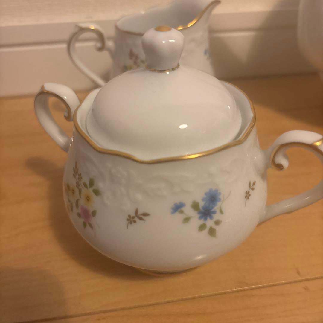 ノリタケ　NORITAKE 散らし花シリーズ　ティーセット　カップ　ソーサー