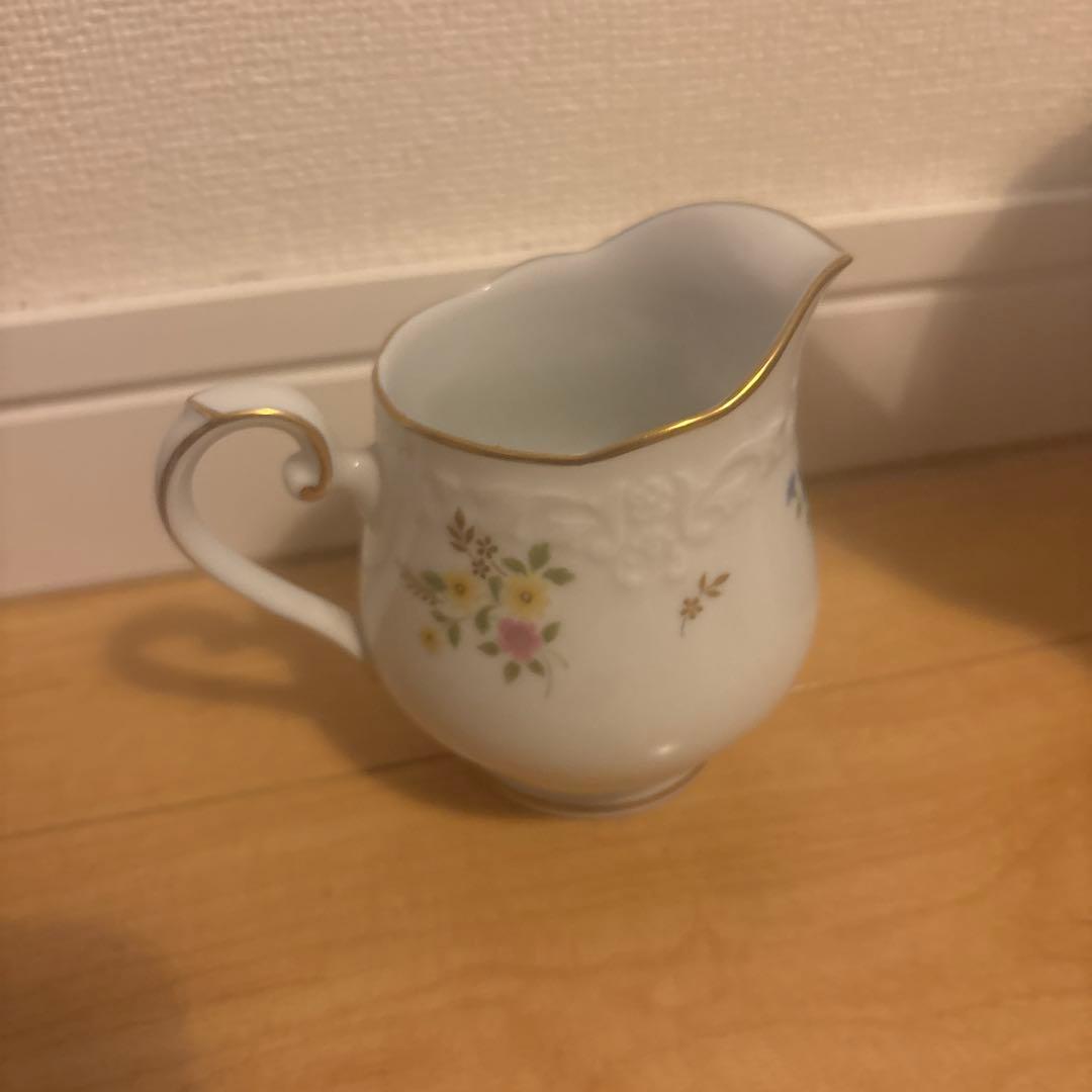 ノリタケ　NORITAKE 散らし花シリーズ　ティーセット　カップ　ソーサー
