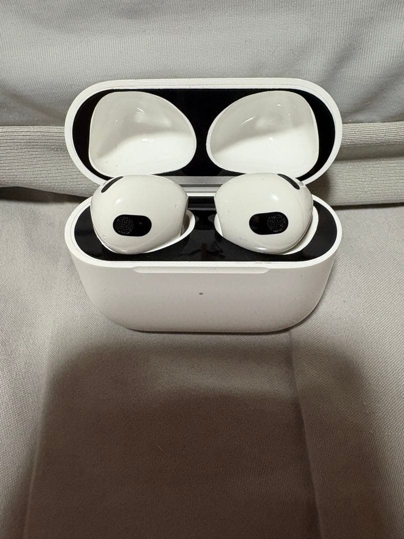 AirPods 第3世代　イヤホン+充電ケース　バラ売り不可　付属品なし