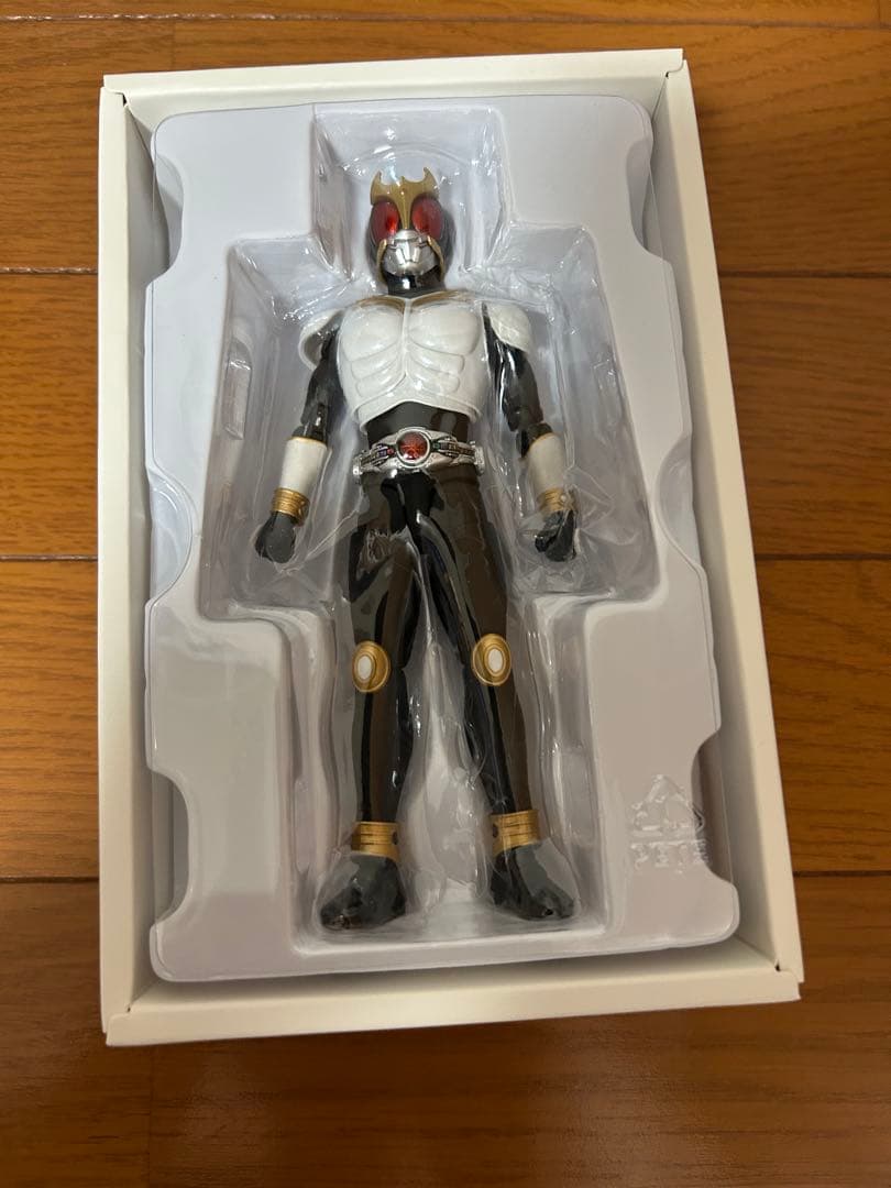 S.Hフィギュアーツ　真骨彫製法　仮面ライダークウガ グローイングフォーム